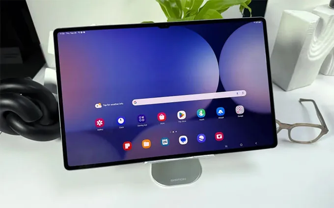 cả Tab S8 Ultra và Tab S10 Ultra đều có màn hình AMOLED 14,6 inch