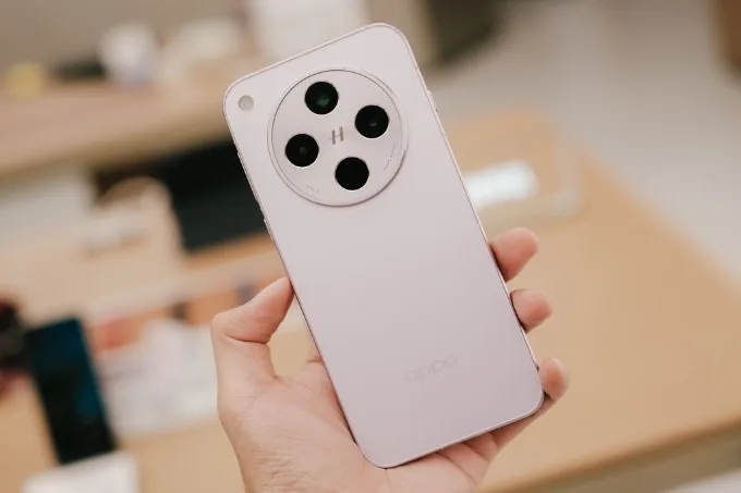 thiet-ke-ben-ngoai-oppo-find-x8s-plus-xtmobile