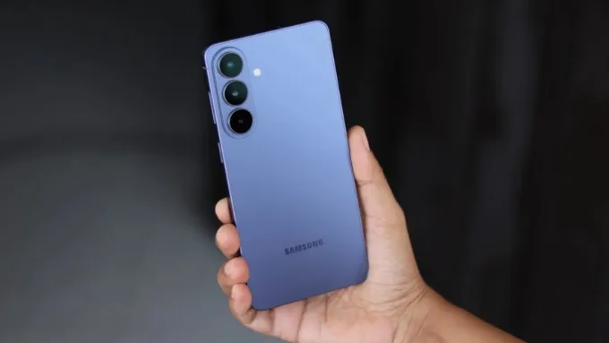 Galaxy S26 Plus sử dụng khung Armor Aluminum kết hợp kính Gorilla Glass Victus 2 ở cả mặt trước và sau