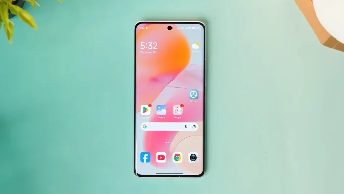 Màn hình của Xiaomi Redmi Note 15 4G là loại AMOLED kích thước 6.77 inch