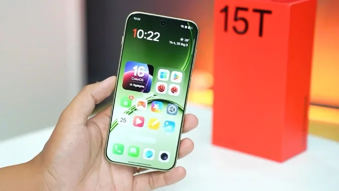 So sánh OnePlus 15T vs iPhone 17 về màn hình