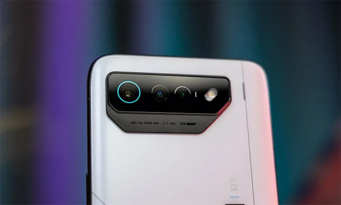 ROG Phone 7 Ultimate được trang bị 3 ống kính ở mặt sau