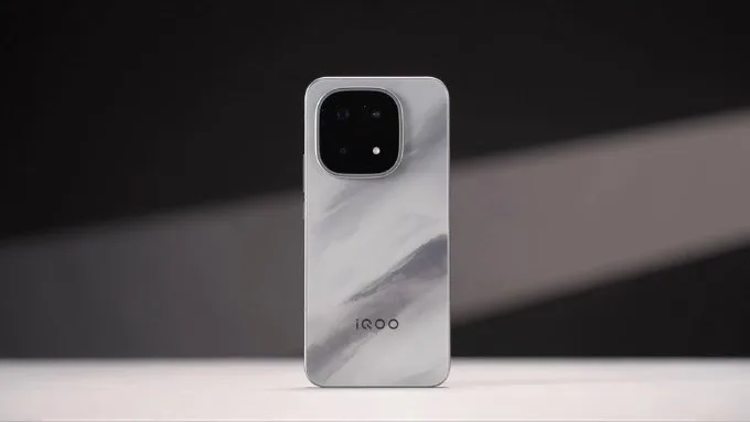 Thiết kế iQOO 15