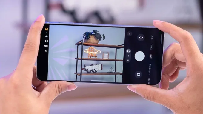 Camera Galaxy A57 chụp tốt khi thiếu sáng nhưng không có ống kính tele