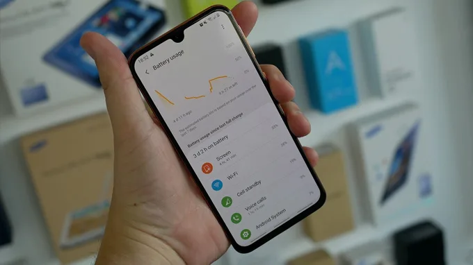 Galaxy A40 được trang bị viên pin 3.100 mAh khá khiêm tốn