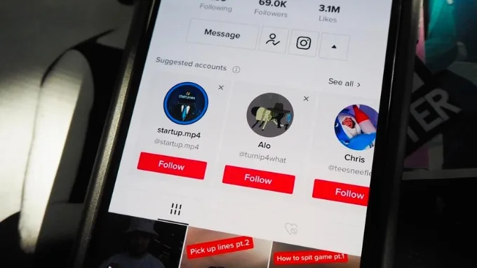 Follow các tài khoản TikTok khác