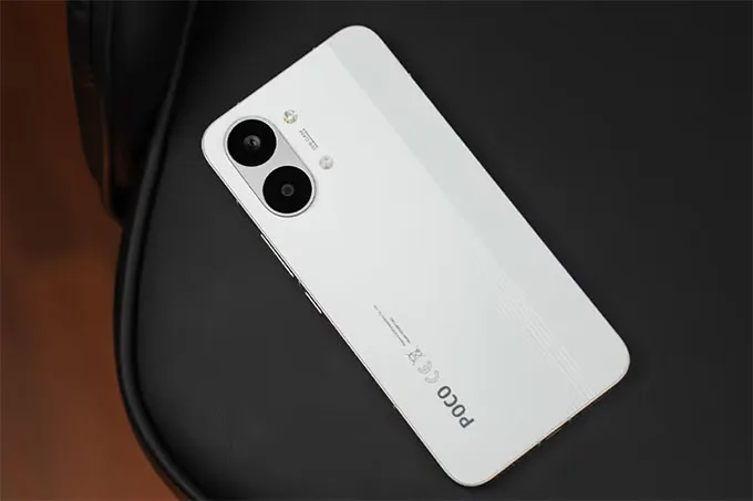 POCO X8 Pro Max sử dụng khung kim loại kết hợp mặt lưng kính bóng