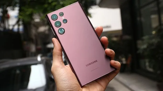 Samsung S22 Ultra bản màu đỏ rượu vang