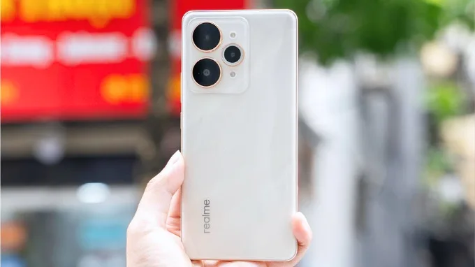 Realme 15 Pro lại trung thành với triết lý thiết kế mềm mại