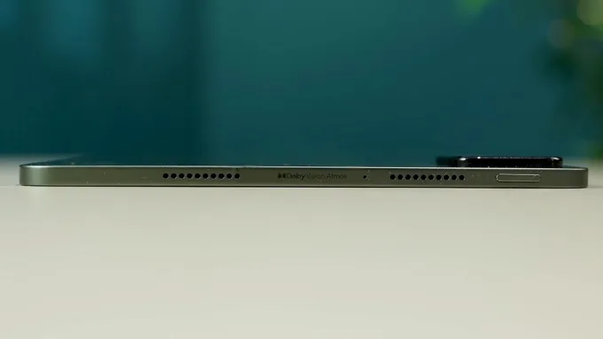 Xiaomi Pad 8 được hỗ trợ bởi hệ thống 4 loa stereo, tích hợp công nghệ Dolby Atmos