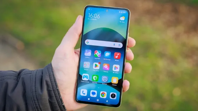 Redmi Note 14 lại chiếm ưu thế nhờ được trang bị màn hình AMOLED 6.67 inch