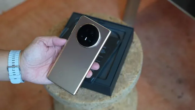 Dung lượng pin Honor Magic V5 vượt trội hơn Galaxy Fold 7