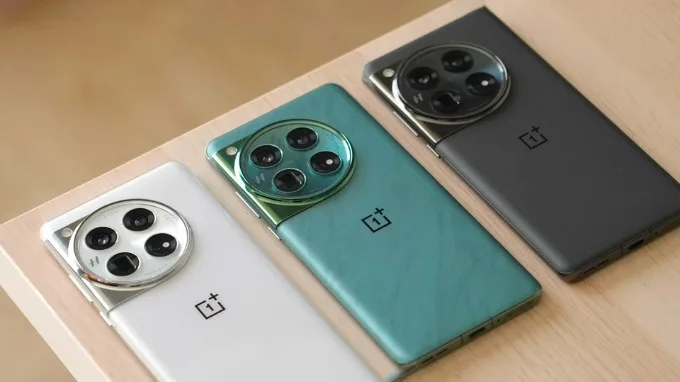 3 phiên bản màu sắc trên OnePlus 12