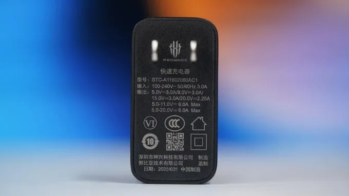 Củ sạc trong hộp Red Magic 11 Air