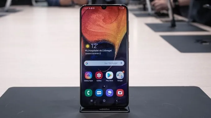 Màn hình giọt nước trên Galaxy A50