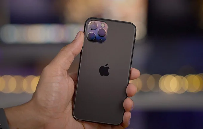 Đánh giá chi tiết Xiaomi 12 và iPhone 11 Pro, yếu tố ngoại hình