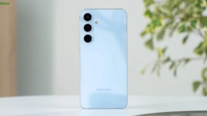 Thiết kế Samsung S24 FE và Samsung A55