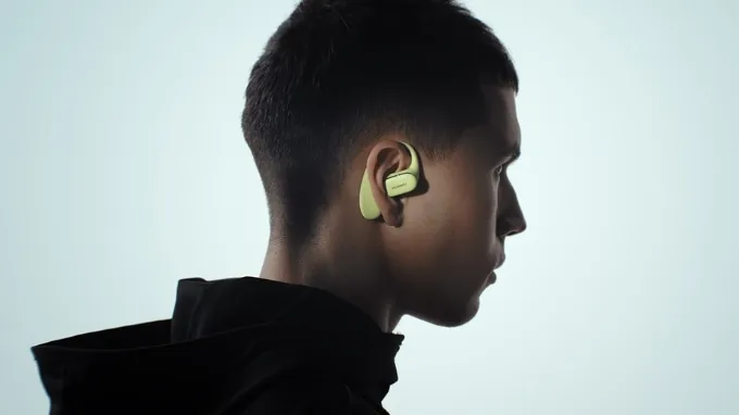 Tai nghe không dây FreeArc Huewei là mẫu tai nghe open-ear đầu tiên của hãng với thiết kế earhook. 