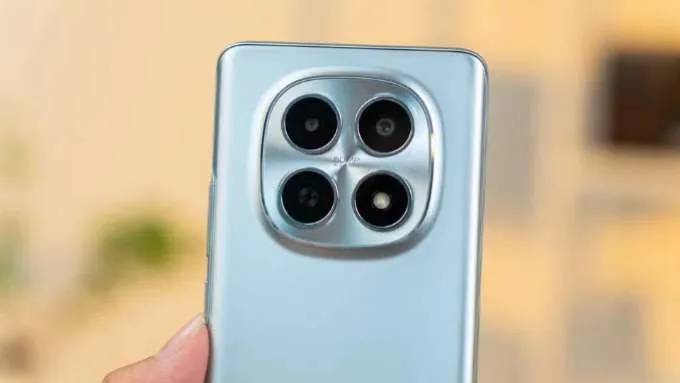 Redmi Note 15 5G trang bị cụm camera kép với cảm biến chính Light Hunter 400 50MP