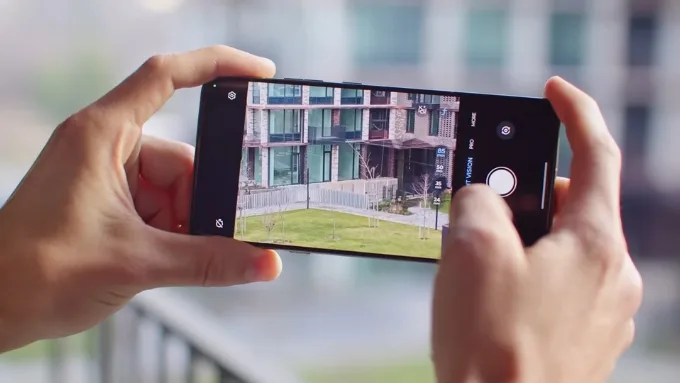 Motorola Signature được trang bị cụm 3 camera 50MP