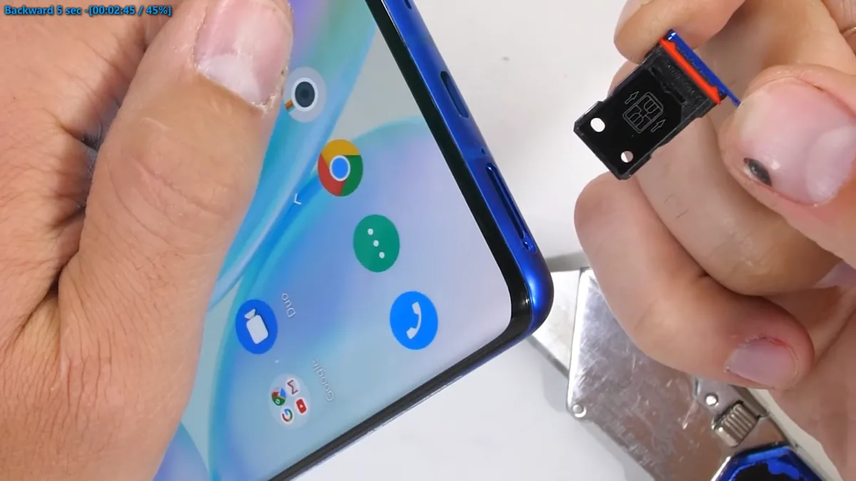 khe sim tích hợp thêm một nút cao su hạn chế nước vào