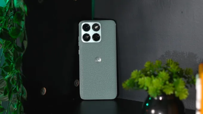 Motorola Edge 70 Fusion mang đến cảm giác cao cấp ngay từ cái nhìn đầu tiên nhờ thân máy mỏng nhẹ