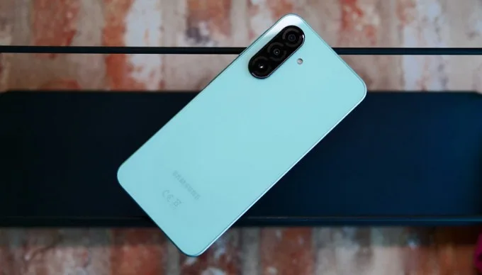 ai-nen-mua-galaxy-a26-1-xtmobile