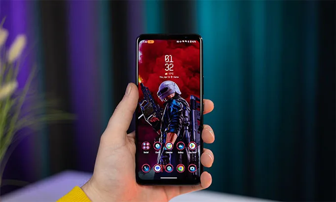 Điện thoại chơi game ROG Phone 7 Ultimate được trang bị tấm nền AMOLED 6,78 inch