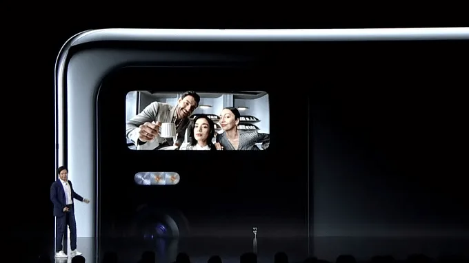 Màn hình phụ dùng để selfie