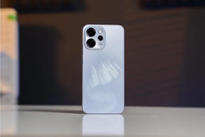 Thiết kế OPPO Reno15 F