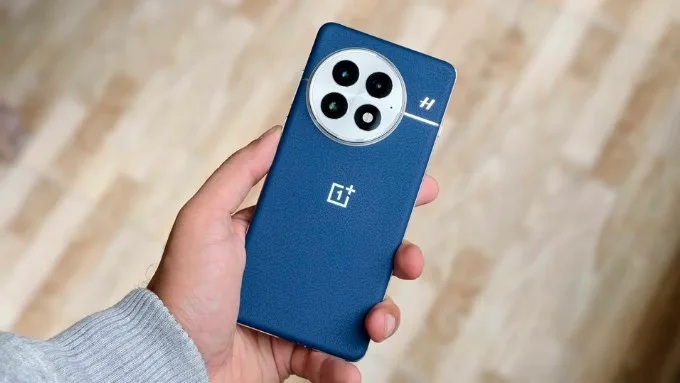 Thiết kế bên ngoài OnePlus 13