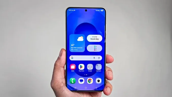 Samsung Galaxy S25 được trang bị màn hình Dynamic LTPO AMOLED 2X kích thước 6.2 inch