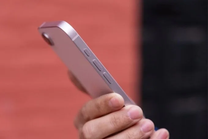 iPhone 17e có dùng được 2 eSIM cùng lúc không?
