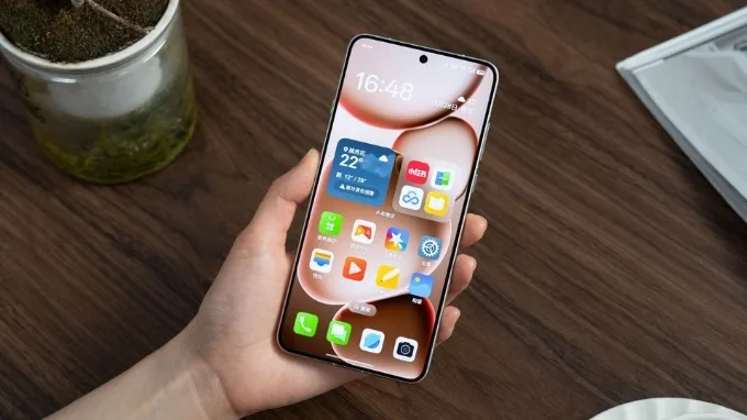 Màn hình hiển thị sắc nét trên hai flagship