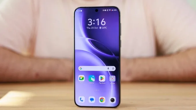 Vivo X300 Pro được trang bị màn hình 6.78 inch LTPO AMOLED