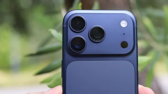 Camera trên iPhone 17 Pro Max nhỉnh hơn so với OnePlus 15