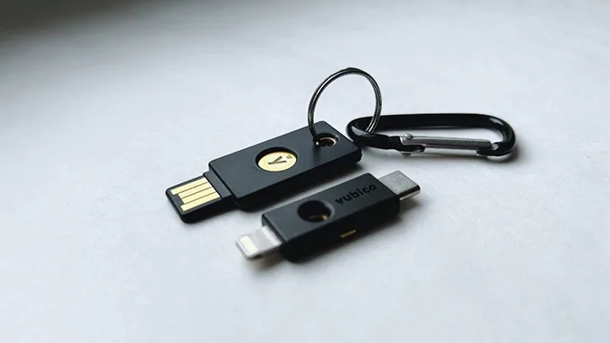 Khóa bảo mật Security Key có hình dáng giống một chiếc USB