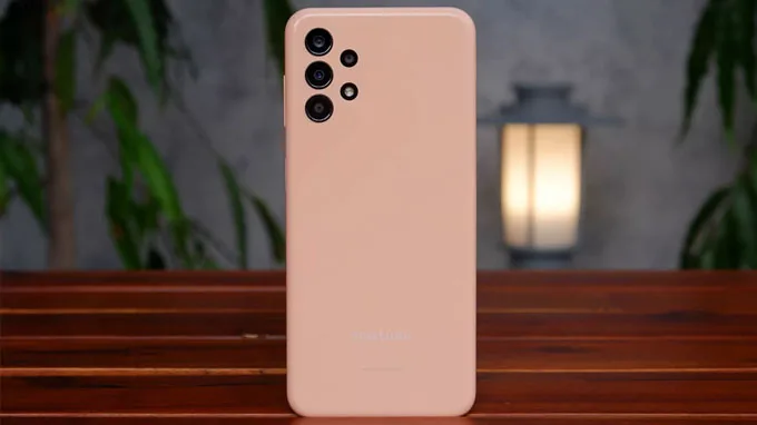 Thiết kế Galaxy A13 với phong cách tối giản