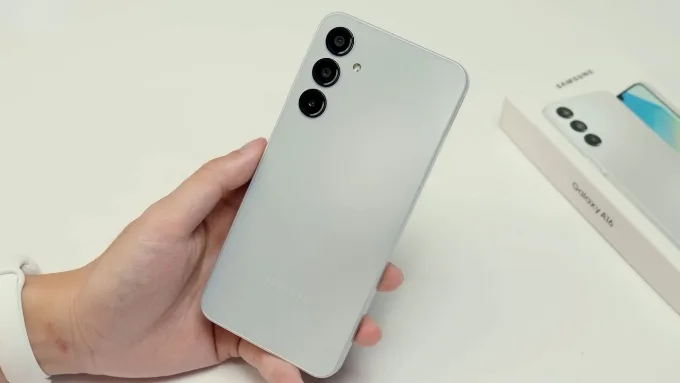 Samsung Galaxy A16 gây chú ý với thiết kế vuông vức, mang lại cảm giác cầm chắc tay nhưng vẫn gọn nhẹ