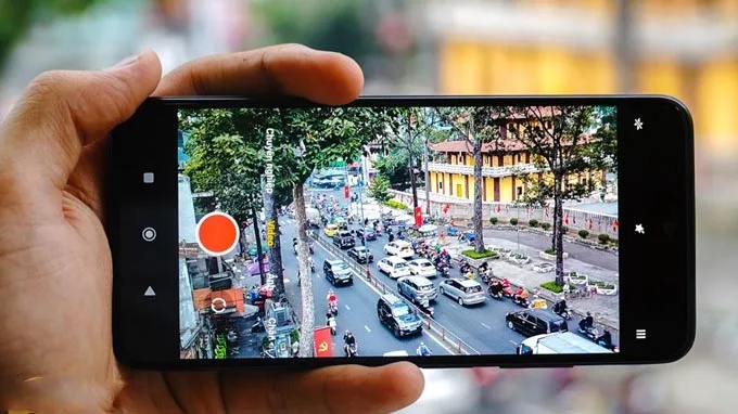 Redmi Note 11 có số lượng ống kính ít nhưng chất lượng