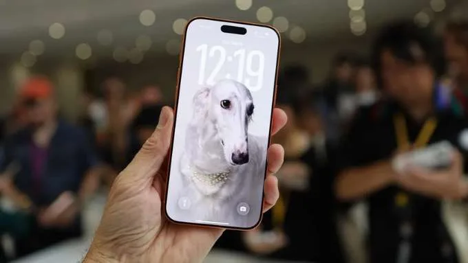 Màn hình luôn là tâm điểm khi so sánh iPhone 17 Pro Max và Pixel 10 Pro XL