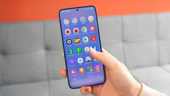 Galaxy S25 Plus sử dụng One UI 7 (Android 15) với điểm mạnh là thời gian hỗ trợ lên đến 7 năm