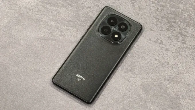 Redmi Note 15 5G ghi điểm với thân máy mỏng khoảng 7.4mm và trọng lượng 178g
