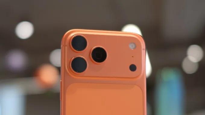 iPhone 17 Pro Max được trang bị camera chính 48MP, khẩu độ f/1.8, tiêu cự 24mm
