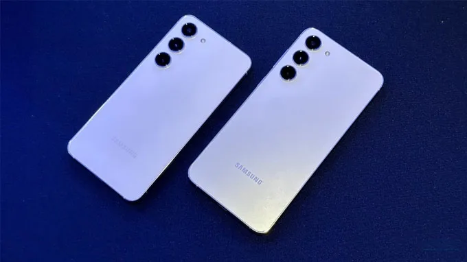 Galaxy S23 FE có vẻ ngoài vuông vắn sang trọng với camera tách biệt nằm theo chiều dọc