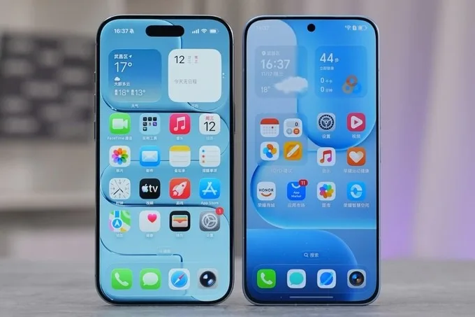 Honor 500 và iPhone Air đều sở hữu màn hình 6.5 inch với viền mỏng, cho không gian hiển thị rộng và trải nghiệm xem thoải mái