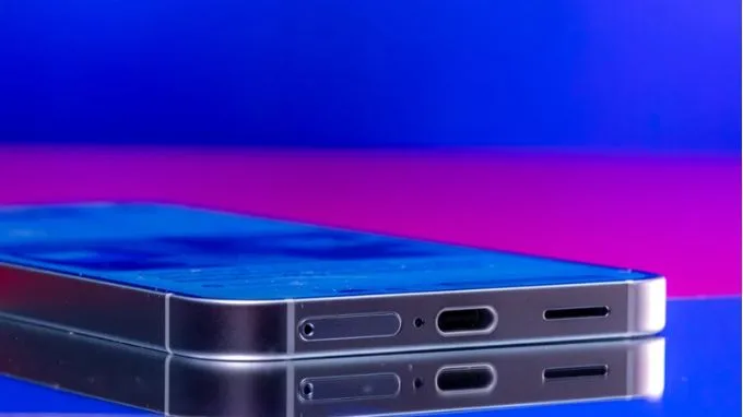 So sánh Oppo Reno 13 Pro và Galaxy S25 cũ về pin và sạc