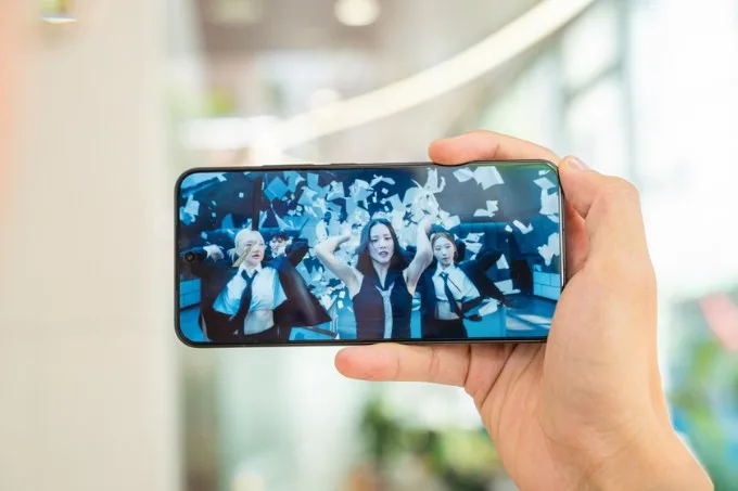 man-hinh-hien-thi-xiaomi-15-xtmobile