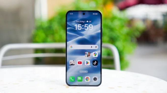 Màn hình của OPPO Reno15 dù nhỏ hơn với 6.59 inch nhưng lại sở hữu độ sắc nét cực cao