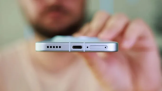 Vivo X300 mang lại trải nghiệm nổi bật hơn với pin 6.040 mAh cùng sạc nhanh 90W và sạc không dây 40W ở một số phiên bản